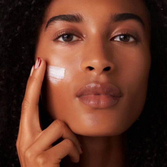 New Shiseido Essential Energy Hydrating Cream 1.7 Oz - Picture 5 of 9